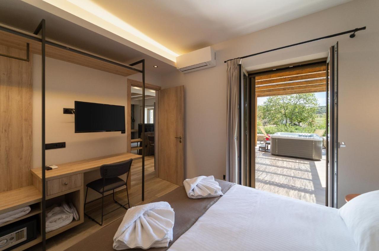Quinta Essentia Suites Foiníki Extérieur photo